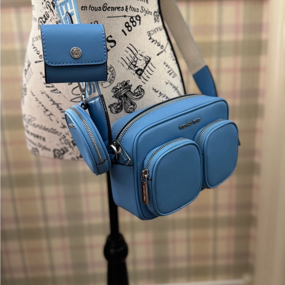 NWOT Michael Kors Jet Set Medium Crossbody Bag with Case for Apple AirPods Pro